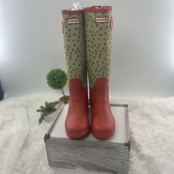 Hunter Shoes - Hunter Floral Rain Boots Size 9